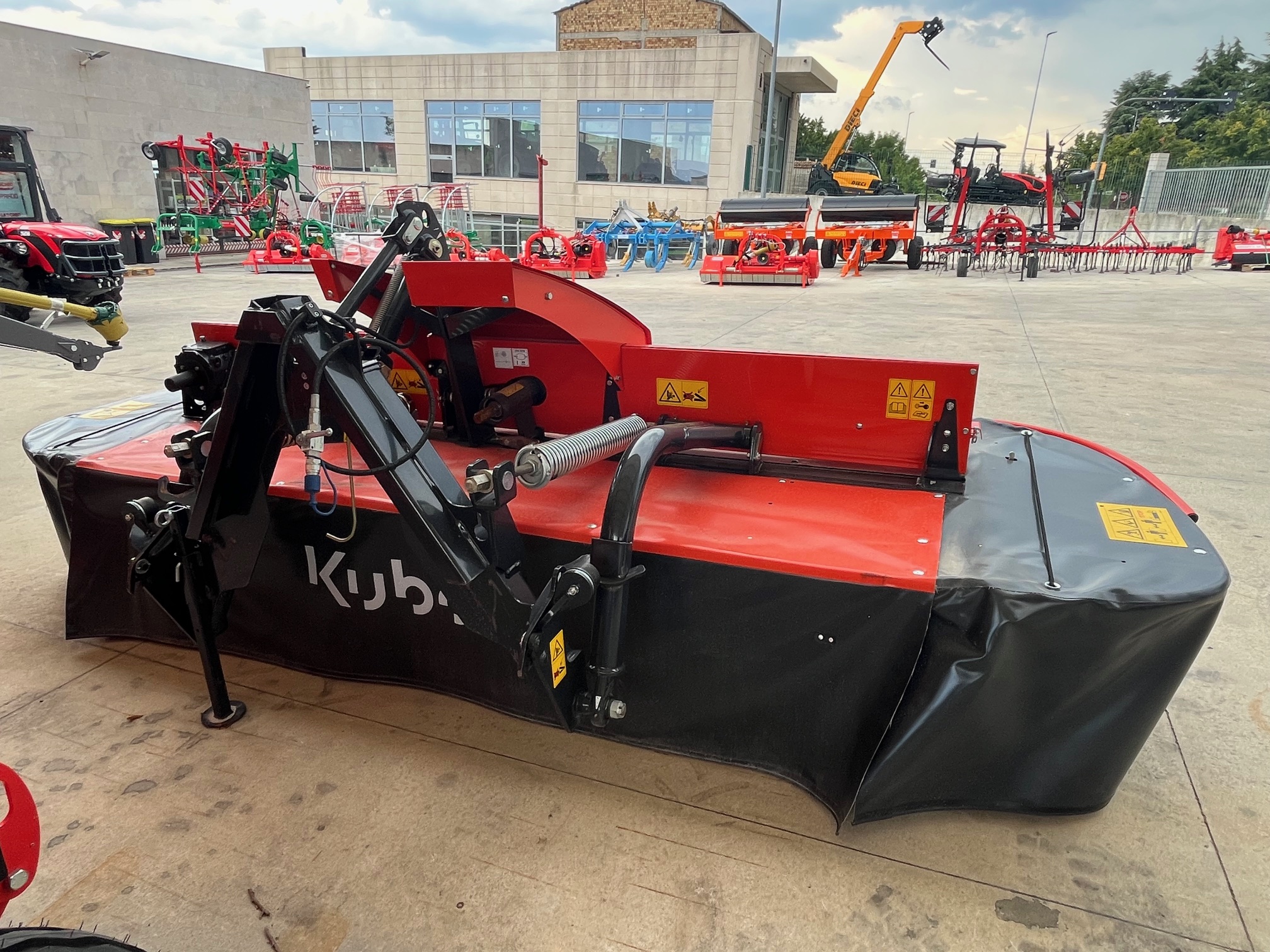 Second image of Kubota Falciatrice Frontale DM4032