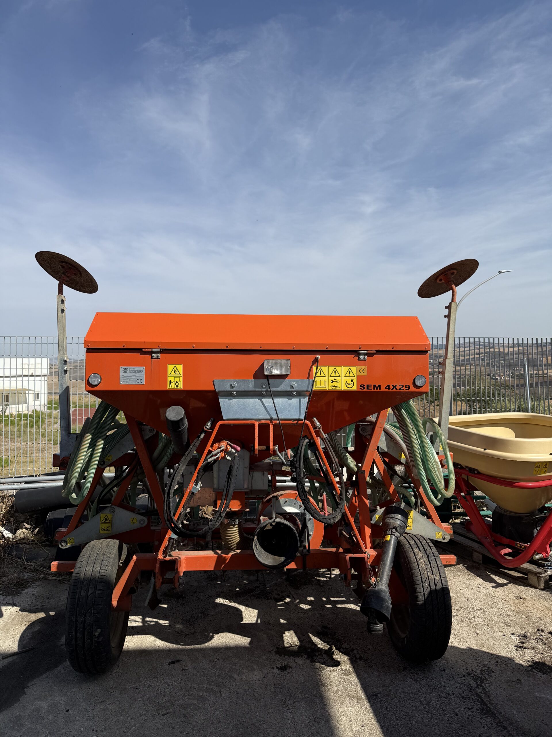 Seminatrice marca: PARADISO, modello: SEM 4 X 29